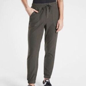 Athleta Farallon Jogger Travel Lifestyle Pant in Grey Size 8